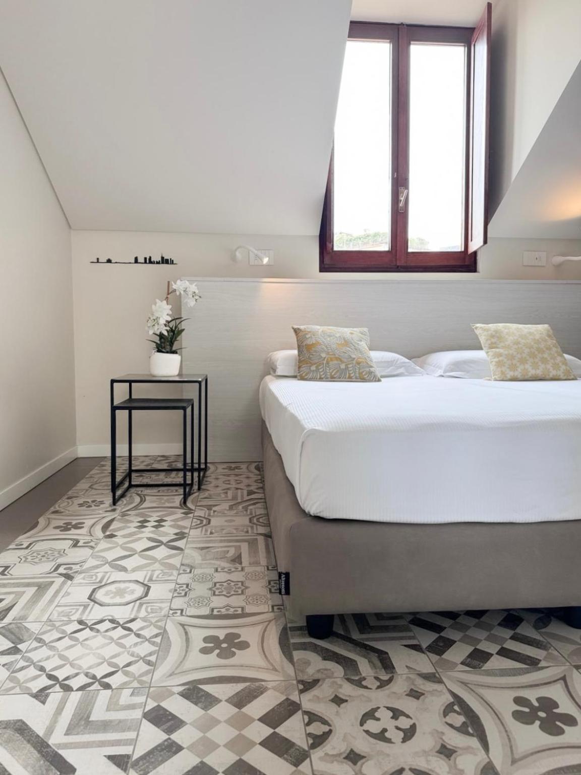 Comecasa 10 Minutes Walk From Duomo 2 Bedroom *